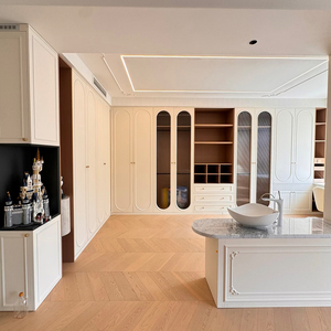 Décoration de Luxe pour la Maison : Dressing et Armoire sur Mesure de Style Français pour Villa, Meubles Intégrés pour Toute la Maison - Product Image 1