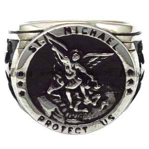 Bague vintage Battle Angel <span class=keywords><strong>Michael</strong></span> en acier inoxydable avec placage or, signet ST. <span class=keywords><strong>MICHAEL</strong></span> PROTECT US avec croix - Product Image 3