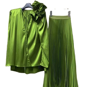 Thời Trang Phù Hợp Với Mùa Hè Mùa Xuân Mới Thiết Kế Thời Trang Phụ Nữ Đường Băng V Cổ Lỏng Áo + xếp li Dài Váy Appliques Hoa Cao Đường Phố - Product Image 4