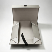 Boîte cadeau magnétique de luxe grise personnalisée avec couvercle rabattable, finition mate, emballage haut de gamme, ruban, bijoux, cosmétiques, parfums, entreprise