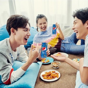 Venta al por mayor <span class=keywords><strong>Coca</strong></span> Refresco 330ML <span class=keywords><strong>Latas</strong></span> azules Bebidas exóticas <span class=keywords><strong>Cola</strong></span> Bebida carbonatada - Product Image 6