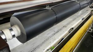 Membrane de toiture TPO autocollante de 1,2 mm et 1,5 mm avec performances améliorées, design moderne, résistante à l'eau et écologique - Product Image 5