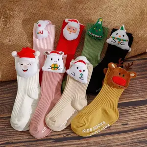 بيع بالجملة جوارب قطنية فاخرة لعيد الميلاد للأطفال ثلاثية الأبعاد جميلة دمى كرتون عيد الميلاد غير قابلة للإنزلاق