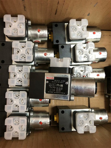 Interrupteur R901109065 HED8OH20/350K14SV R900560124 HED8OH10/200K14S R900067625 HED8OA10/50Z15L24KWV - Product Image 1