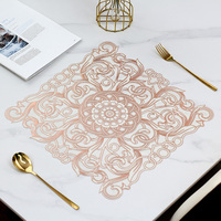 Napperons de table rectangulaires classiques en PVC vinyle éco-responsable à motif floral ajouré pour la décoration de table de mariage