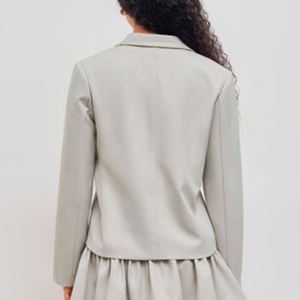 Personnalisé de haute qualité dames décontracté simple poitrine Copped costume Y2K solide bouton poche épaule tombante surdimensionné femmes Blazer - Product Image 3