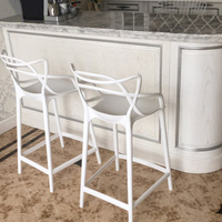 Tabourets de bar en plastique minimalistes européens en gros – Design moderne pour hôtels, extérieur et sous-sols – Îlot de cuisine commercial
