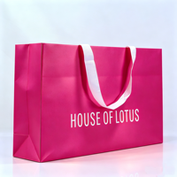Vente en gros de sacs en papier à provisions imprimés avec logo personnalisé boutique de vêtements emballage de chaussures sac en papier cadeau lavable bon marché