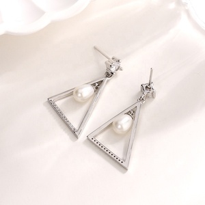 Kammy 6-6.5mm Triangle Élégant Naturel Perle D'eau Douce Boucle D'oreille En Argent Sterling Fine Jewelry 925 Boucles D'oreilles pour Femmes - Product Image 3