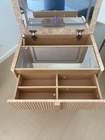 Coiffeuse moderne en bois de chêne de taille personnalisée, gain de place, avec miroir LED rabattable, tabouret caché et éclairage intégré