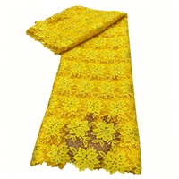 5 Yards de dentelle nigériane jaune à motifs floraux ou dentelle soluble dans l'eau dorée, tissu de dentelle Sinya de luxe avec pierres de diamant dorées, dentelle en organza et mousseline