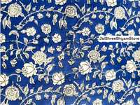Sac fourre-tout en coton matelassé doux, orné d'un motif floral artisanal, conçu pour un style quotidien, un confort et une portabilité durables
