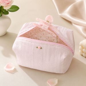 Pochette de maquillage élégante en dentelle, grande capacité, trousse de toilette de voyage, organiseur de beauté, sac de rangement pour femmes, pochette à fermeture éclair, OEM ODM - Product Image 1