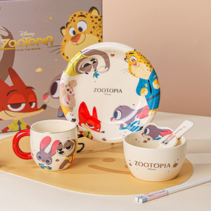 ชุดช้อนส้อมเซรามิก 5 ชิ้น ลายซูโทเปีย พร้อมกล่องของขวัญ ชุดภาชนะใส่อาหารลายการ์ตูนรักษ์โลก นิคและจูดี้ เหมาะสำหรับเป็นของขวัญ - Product Image 4