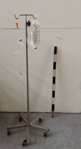 Support de perfusion très demandé avec base stable à cinq roues pour les hôpitaux, les cliniques et les soins à domicile, disponible à un bon prix - Product Image 2
