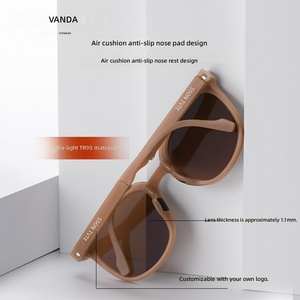 Gafas de Sol Plegables Ultraligeras Estilo GM, con Marco TR90, Polarizadas, Revestimiento Interior Verde, Protección Solar, Disponibles en Stock - Product Image 4