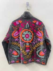Veste en velours Suzani faite à la main, brodée à la main, imprimé animalier, détail en dentelle, boutonnée, respirante, écologique, prête pour l'hiver, en coton - Product Image 3