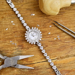 Hot Selling Gathering Jewelry 2024 New Quartz <strong>Watch</strong> Luxury and Fashionable <strong>Women's</strong> <strong>Watch</strong> <strong>Set</strong> with Water Diamond and Beimu Face - Product Image 2