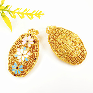 จี้ดอกไม้ลายฉลุสีทองทรายโบราณ โลหะผสมสังกะสี สร้อยคอเสื้อสเวตเตอร์ เครื่องประดับ ของขวัญสำหรับทุกเพศ - Product Image 2