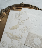 Carte d'invitation haut de gamme avec logo personnalisé, gaufrage 3D, feuille d'or, impression offset, papier journal, carton fantaisie, usage professionnel, modèle