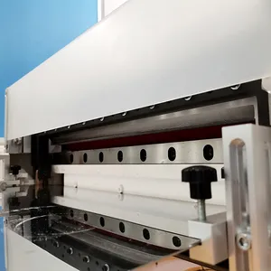 Automática de papel de rollo a hoja de La etiqueta engomada de la máquina de corte