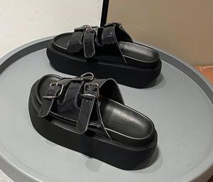 Pantoufles à plateforme de Style euro-américain femmes 2024 nouveaux vêtements d'été boucle de ceinture de haute qualité tongs femmes portent des sandales à bout ouvert - Product Image 1