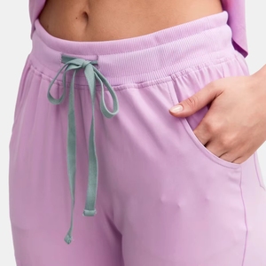 Ensemble d'uniformes médicaux personnalisés très demandés pour femmes : haut en jersey et pantalon pour médecins, infirmières et patients - Product Image 6
