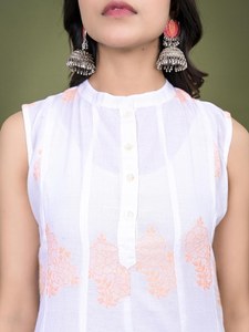 Últimos conjuntos de kurta indios listos para usar, informales, de algodón puro, con estampado floral, cuello redondo, sin mangas, para mujer, para verano. - Product Image 2