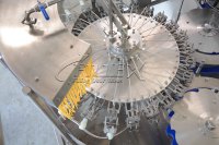 Machine de capsulage de remplissage de rinceur monobloc automatique électrique de 500ml pour boissons et eau avec composants de moteur à noyau