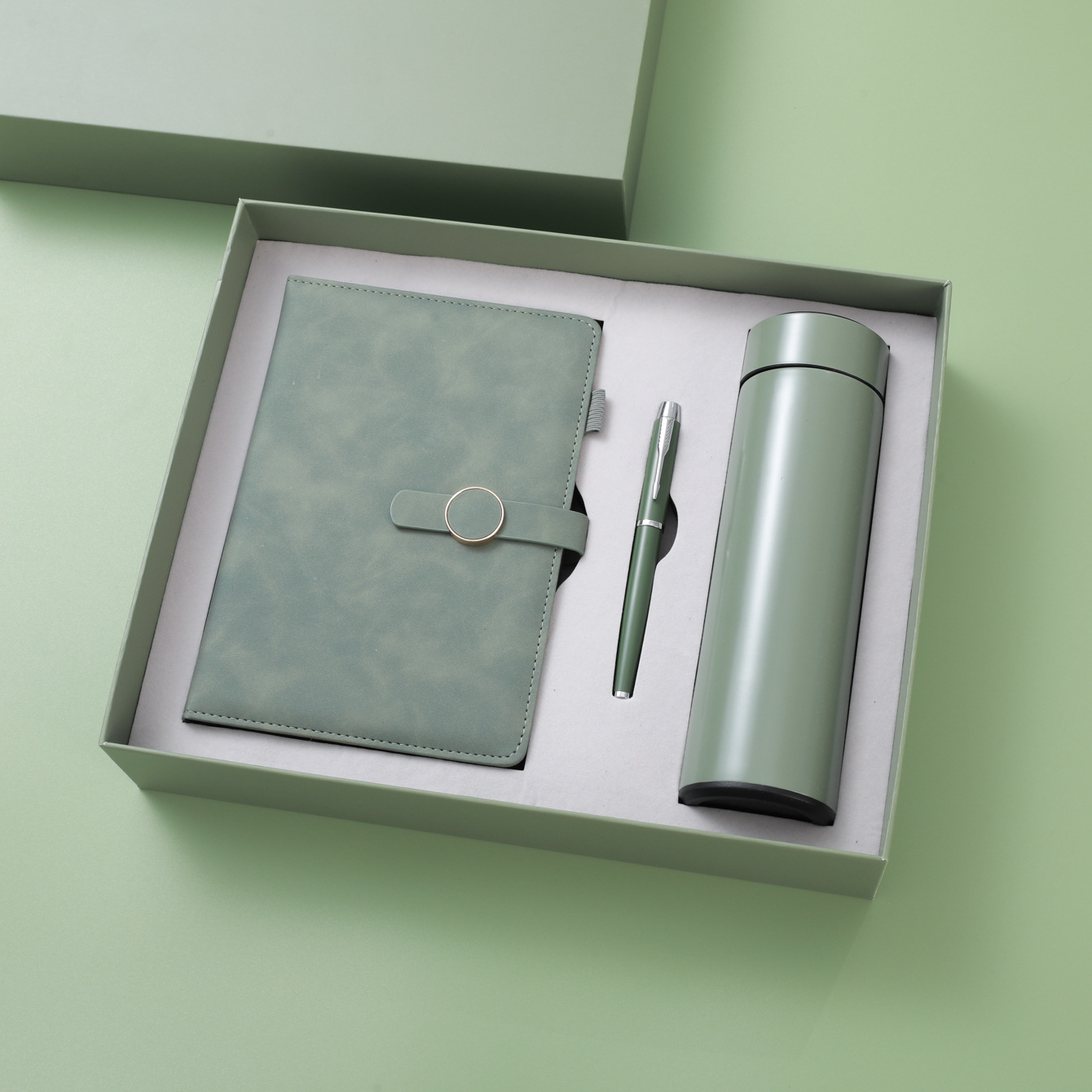 Cuaderno verde aguacate + pluma + Taza Termo