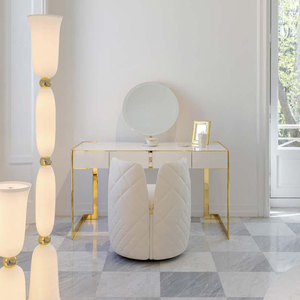Base <span class=keywords><strong>de</strong></span> Cama Matrimonial Acolchada <span class=keywords><strong>de</strong></span> Acero Inoxidable Metálico con Patrón Geométrico <span class=keywords><strong>de</strong></span> Laberinto y Tapicería <span class=keywords><strong>de</strong></span> Cuero, Modelo <span class=keywords><strong>Mansion</strong></span> - Product Image 2
