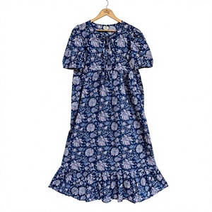 Robe longue d'été bohème pour femme en coton à imprimé floral bleu, manches courtes bouffantes, col noué, ourlet à volants, coupe ample - Product Image 1