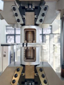 เครื่องทดสอบอเนกประสงค์ไฮดรอลิก 300kN สำหรับการทดสอบแรงดึงและแรงอัดของโลหะเหล็ก พร้อมโซลูชันแบบครบวงจรด้วยวาล์วเซอร์โว <span class=keywords><strong>ATOS</strong></span> - Product Image 3