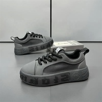 Chaussures de skate tendance pour hommes, baskets épaisses à semelle compensée, tige souple, doublure en cuir véritable pour la marche estivale