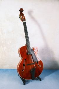 Guitarra eléctrica Yunzhi hecha a mano estilo violín <span class=keywords><strong>jazz</strong></span>, archtop de cuerpo hueco, arce flameado, para actuaciones, con cutaway de estilo antiguo - Product Image 2