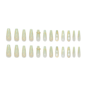 24 faux <span class=keywords><strong>ongles</strong></span> longs en ABS, forme cercueil, motif cerf de Noël, faits à la main, à presser, avec breloques, style modèle, vente en gros - Product Image 4