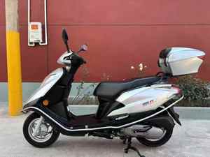 <span class=keywords><strong>Scooter</strong></span> <span class=keywords><strong>Suzuki</strong></span> UM125 125cc à refroidissement par air, EFI, CVT - Product Image 1