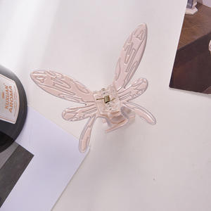 Vente en gros de pinces à cheveux coréennes en acétate, élégantes et tendance, grandes pinces à cheveux papillon pour femmes - Product Image 4