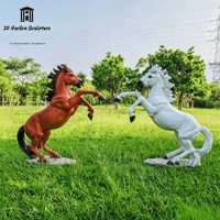 Statue de cheval réaliste sur mesure en FRP grandeur nature pour entrée d'hôtel, ferme, parc, ornement extérieur