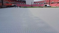 Platelage carré à emboîtement extérieur moderne de 18mm Revêtement de sol en gazon de protection résistant à l'usure Portable et protecteur