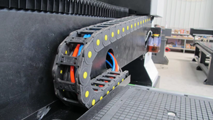 Machine de gravure et de découpe CNC 3 axes 1325 pour le travail du bois et les matériaux publicitaires - Product Image 2