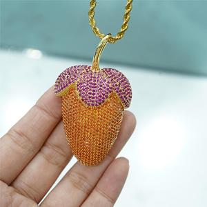 Collier pendentif Hip-Hop bicolore en zircon fraise, effet glacé et étincelant, coloré, accessoires de bijoux pour chanteurs - Product Image 5