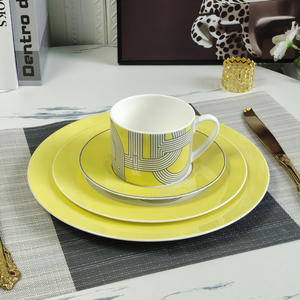 Juego de platos de CENA DE China de hueso amarillo de 2 piezas de estilo europeo de lujo superventas diseño de porcelana moderna para uso doméstico - Product Image 2
