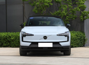 Premium compatto elettrico SUV Volvos EX30 CrossCountry Dual-Motor quattro ruote motrici ad alte prestazioni edizione Ultra - Product Image 2