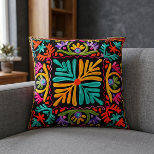 Housse de coussin indienne brodée, xianguzbek suzuki, décoration pour la maison - Product Image 2