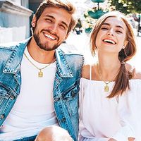 Collier Pendentif Lettre Initiale Plaqué Or 14K, Monogramme Carré Capital A-Z, Chaîne Figaro, Bijoux pour Hommes et Femmes
