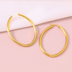 Pendientes grandes de acero inoxidable exclusivos para mujer, chapados en oro de 18K, estilo exagerado, sencillos y elegantes. - Product Image 4