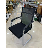 Chaise de conférence moderne haut de gamme avec structure cantilever chromée et accoudoirs rembourrés pour salle de sport et mobilier de réception de bureau