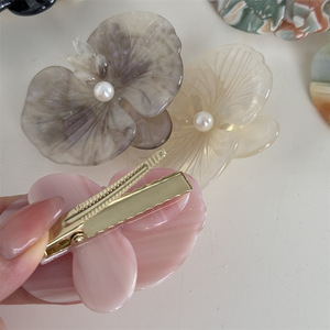 High Quality European and American Style Orchid Flower Hair Clips 6cm Acetate Sweet Pearl <b>Wedding</b> Hair <b>Accessories</b> for Women - Product Image 3