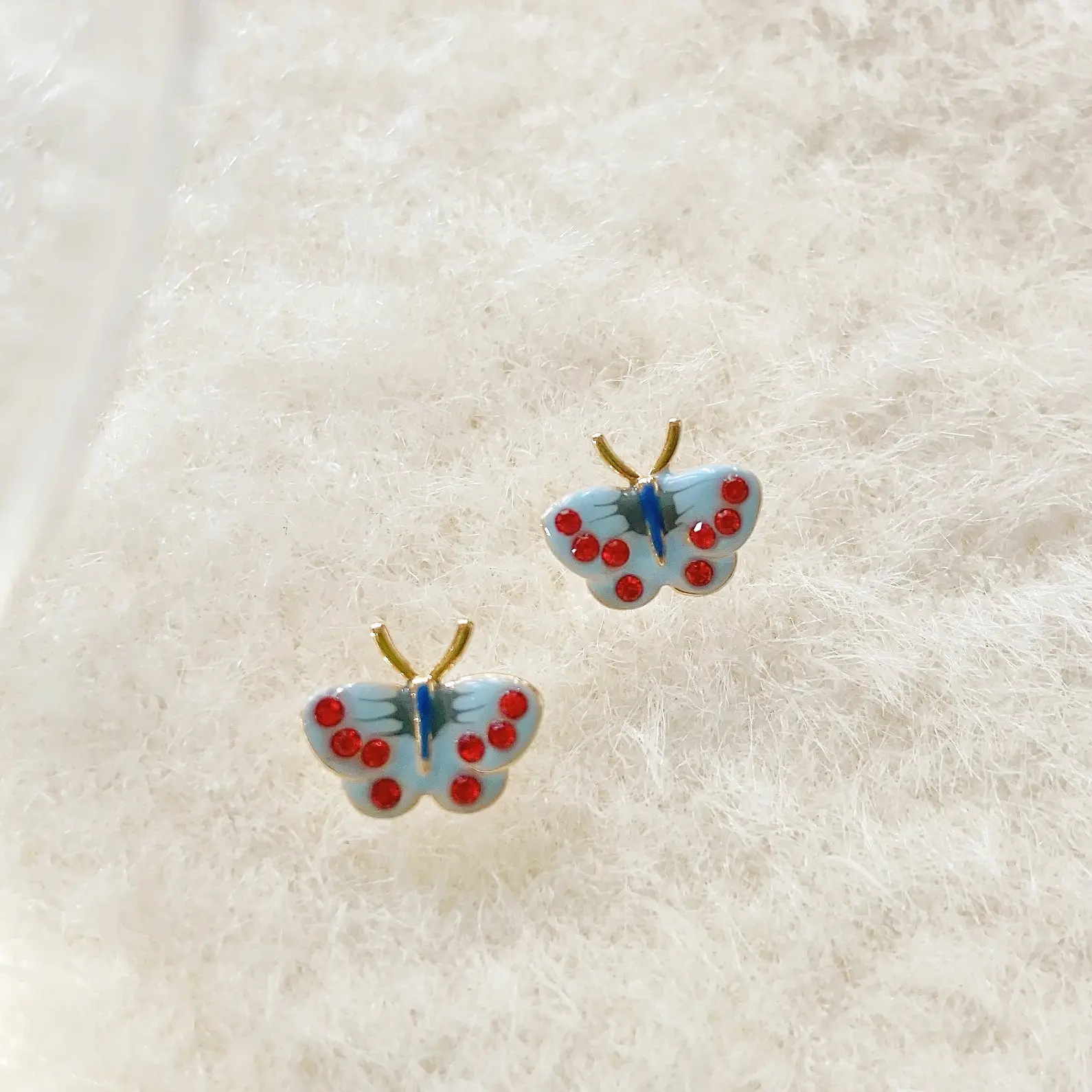 Lateefah 2024 carino alla moda Mini dentina orecchini con diamanti decorano orecchini a farfalla in rame